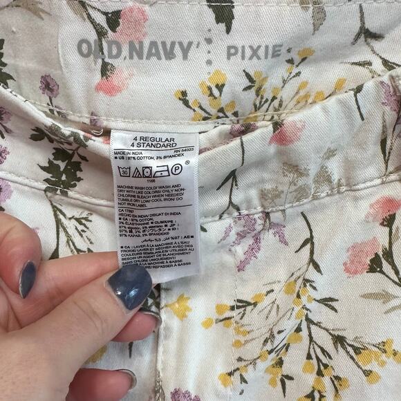 Old Navy Pixie Chino Pant Cropped Capri Spring White Floral Coquette 4 Regular - Picture 3 of 6